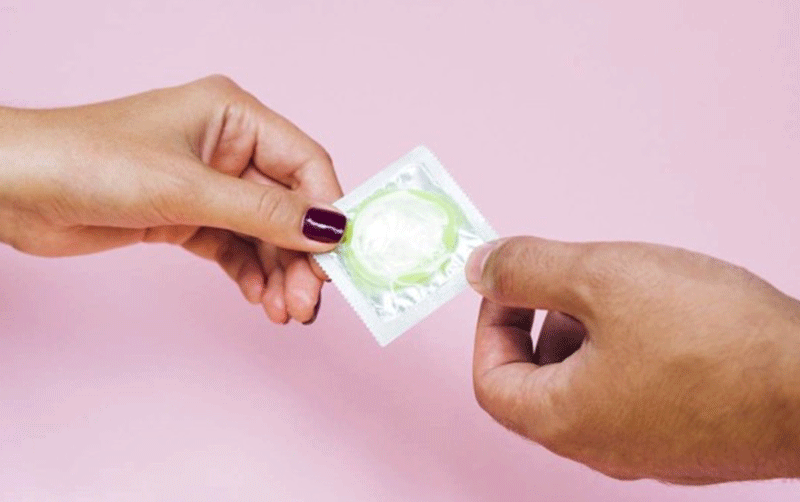 استفاده از کاندوم برای رعایت بهداشت جنسی