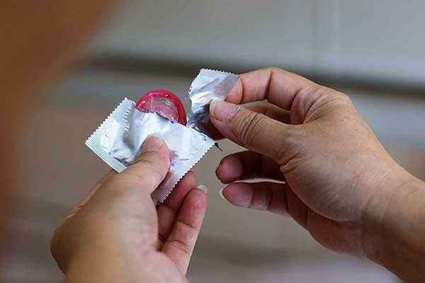 علت و دلیل پاره شدن کاندوم و جلوگیری از بارداری بعد از پارگی