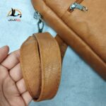 بند محکم کیف اداری ایستاده چرم مردانه آراز بگ کد 5303 عسلی قهوه ای